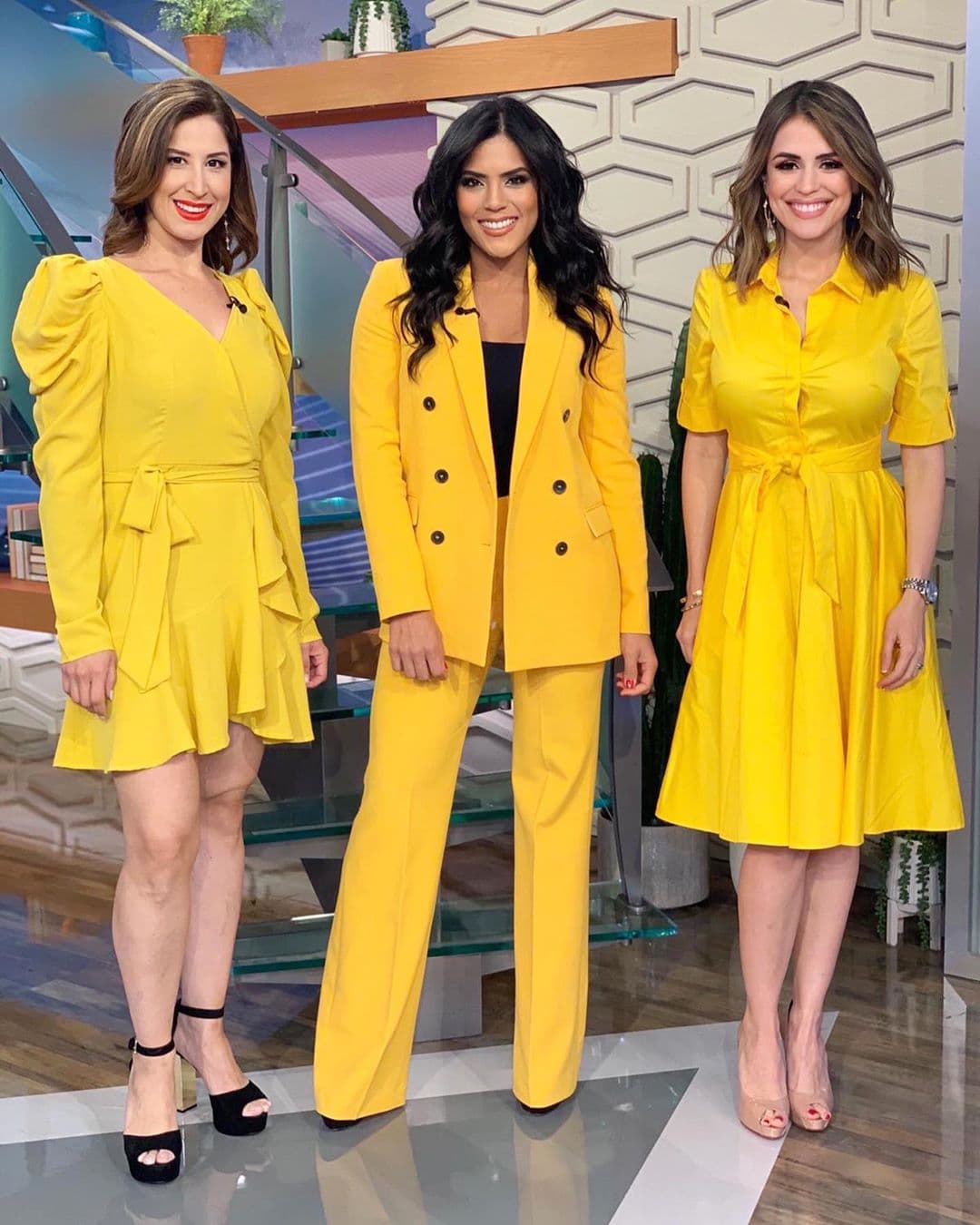 Las bellezas de amarillo. Elyangelica, Francisca y Carolina coincidieron en el color de su vestimenta y aseguran que fue sin ponerse de acuerdo: señal inequívoca del acercamiento de la primavera.