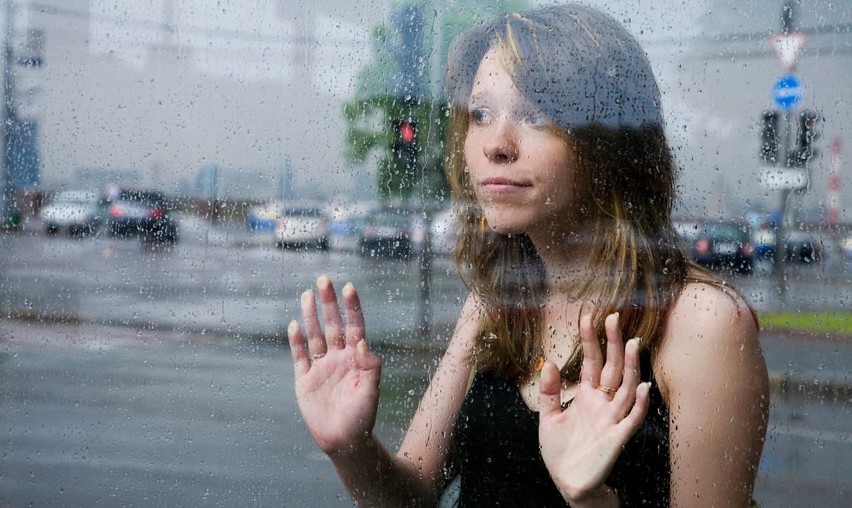 Los angelinos ante ese raro suceso llamado lluvia que desquicia sus carreteras