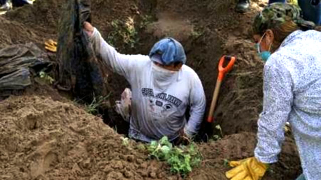 Uno de los puntos de excavación en terreno que ha sido considerado la fosa clandestina más grande de México.