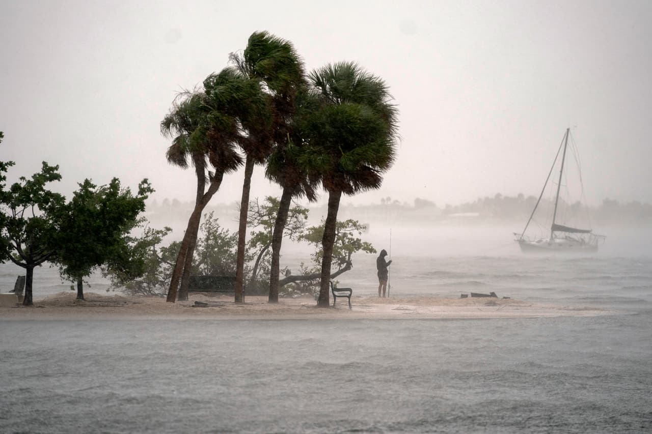 ¿Por qué se retiró el mar de la bahía de Tampa? El extraño fenómeno que ocasionó el huracán Milton en la costa oeste de Florida