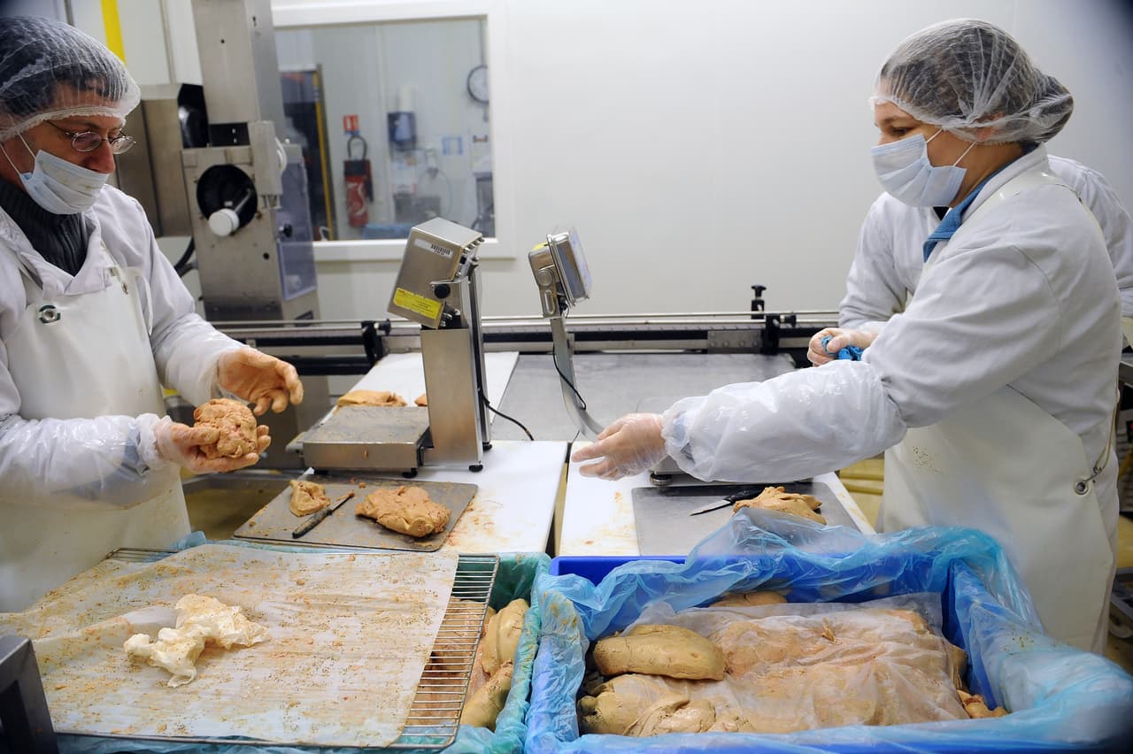 Aunque algunos trabajos tengan menor riesgo de accidentes físicos, las condiciones laborales pueden perjudicarte. Por ejemplo, generar
<a href="http://www.univision.com/noticias/artritis/vivir-con-artritis-que-se-me-tuerzan-los-dedos-ese-es-uno-de-mis-mayores-miedos"> problemas motrices</a>, 
<a href="https://www.cdc.gov/spanish/Datos/Archivos/LesionesOculares.html">oculares</a> o 
<a href="http://uni.vi/8Wvi30ce6wK">respiratorios</a> si no se cuenta con el equipo de protección adecuado.