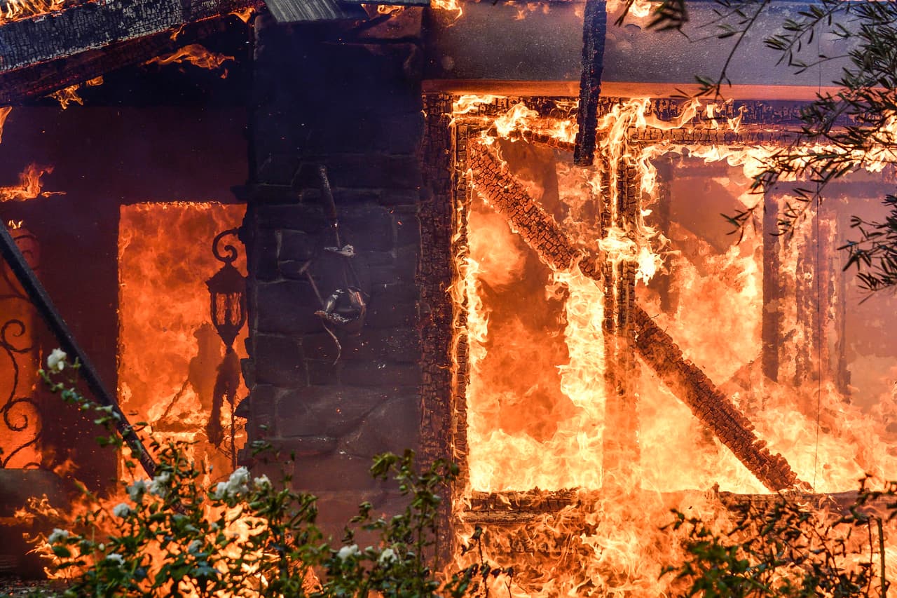 "Este es un evento impulsado por los vientos", según verificó el sargento Daron Wyatt, portavoz del Departamento de Policía de Anaheim.