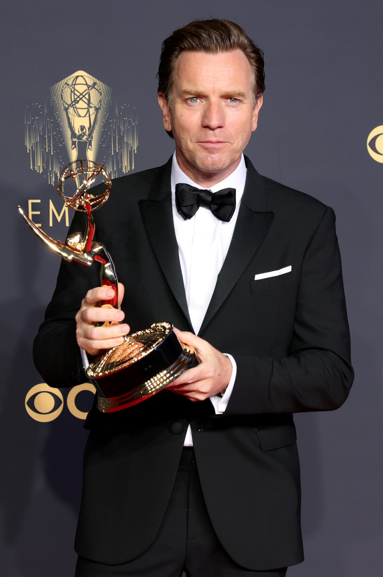 <b>#16 Ewan McGregor</b>
<br>El 25 de mayo de 2022, Ewan McGregor volverá a la pantalla con su rol de Obi-Wan Kenobi, uno de sus personajes más icónicos. Con este regreso, Ewan también muestra que desafía el paso de los años, ya que no parece que tenga 51 años.