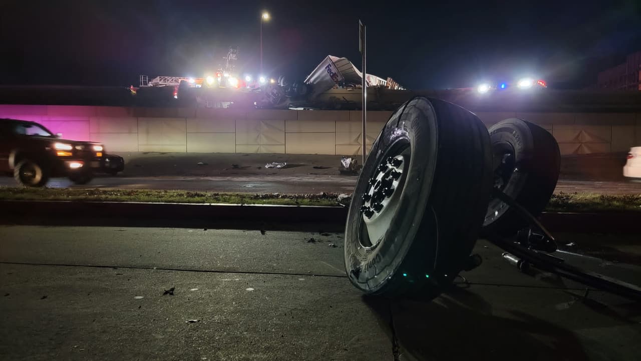 El accidente se registró en la Interestatal 635, sentido este.
