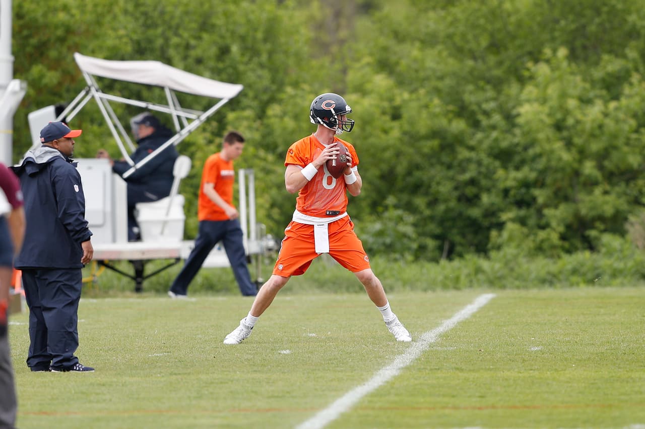 Chicago Bears quarterback Mike Glennon (8) drops back to pass the football during practice drills at Chicago Bears Organized Team Activity (OTA) on Tuesday, May 23, 2017, in Lake Forest, Ill. (Scott Boehm via AP)
