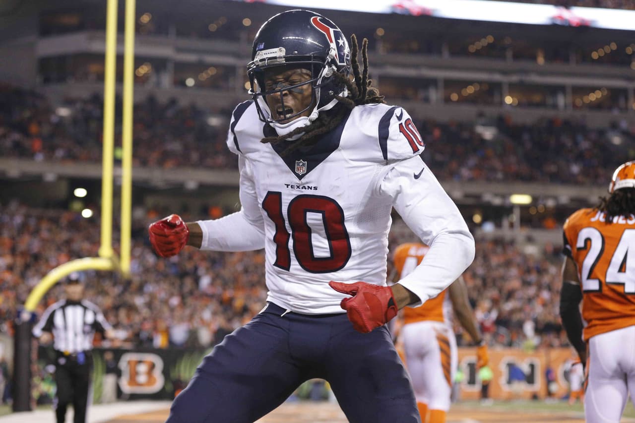 DeAndre Hopkins no entrenó por segundo dia debido a molestias en una rodilla