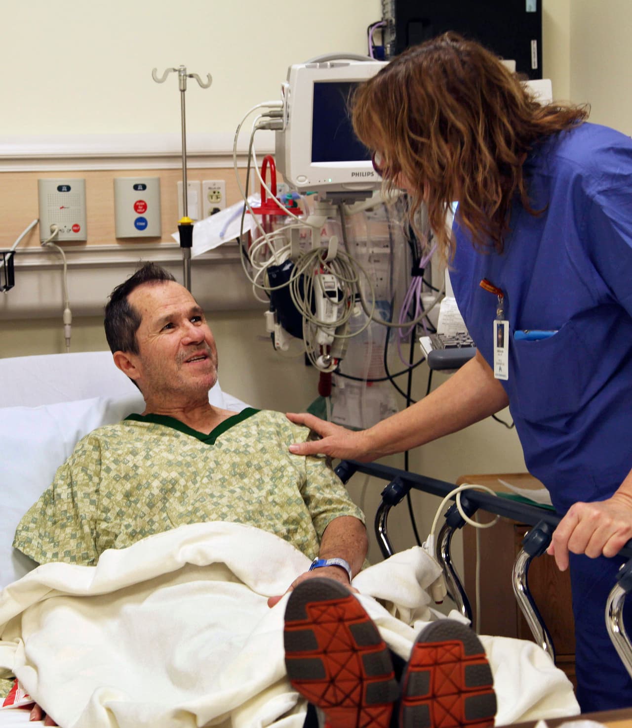 Muy pocos hispanos participan en ensayos clínicos y esto hace más difícil su acceso a posibles curas