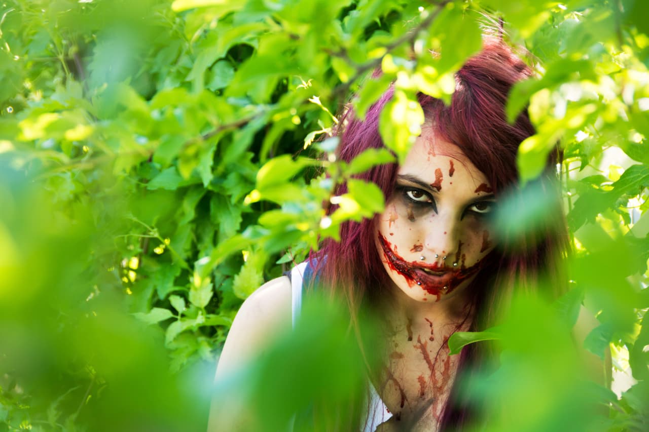 Hay varias versiones de cómo es que se originó la noche de Halloween, aunque algunas teorías se mantienen consistentes. Hay culturas diferentes que ven la celebración de manera diferente aunque hay tradiciones y prácticas que sí se parecen por todas partes del mundo.