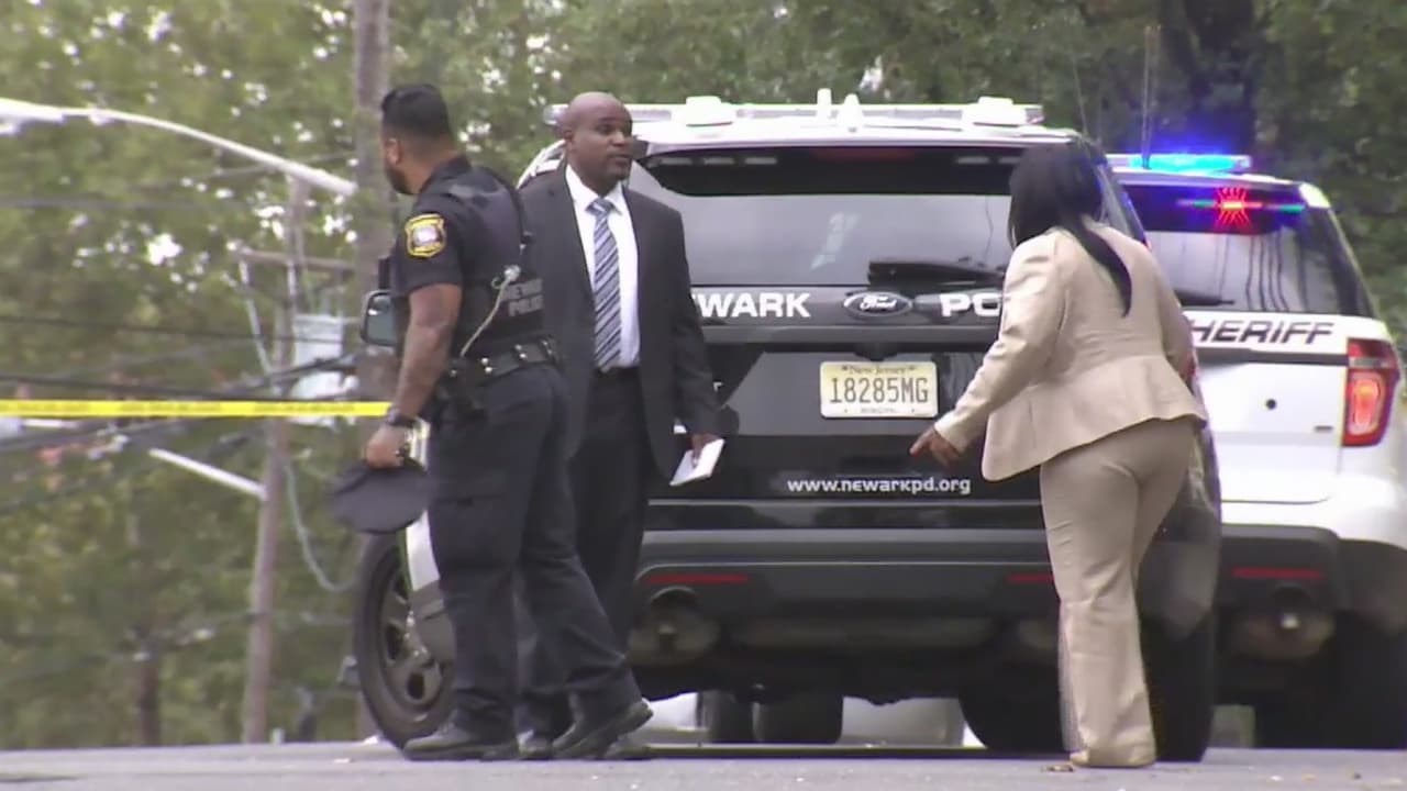Dos personas mueren y una resulta herida tras tiroteo en Newark