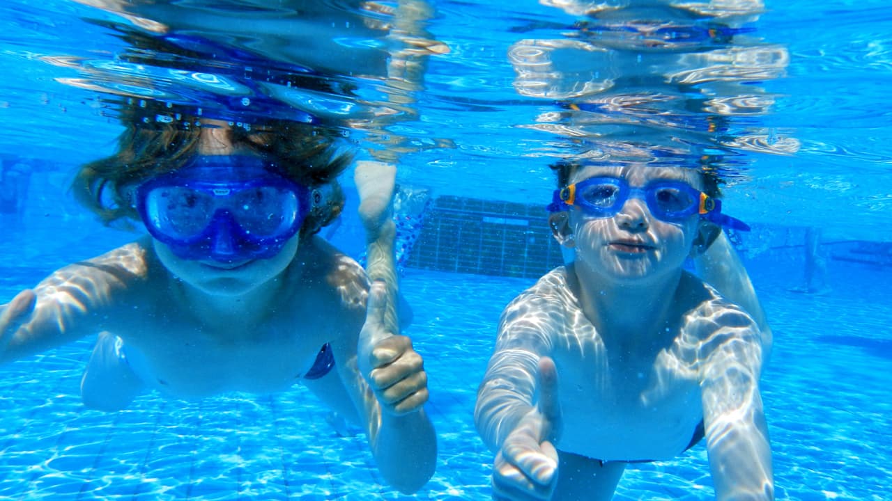 Según las autoridades, 
<b>los ahogamientos son la principal causa de muerte entre los niños de 5 y 14 años,</b> por lo cual el condado de Harris comparte 10 consejos para evitar infortunios mientras disfrutas la piscina con tus hijos.