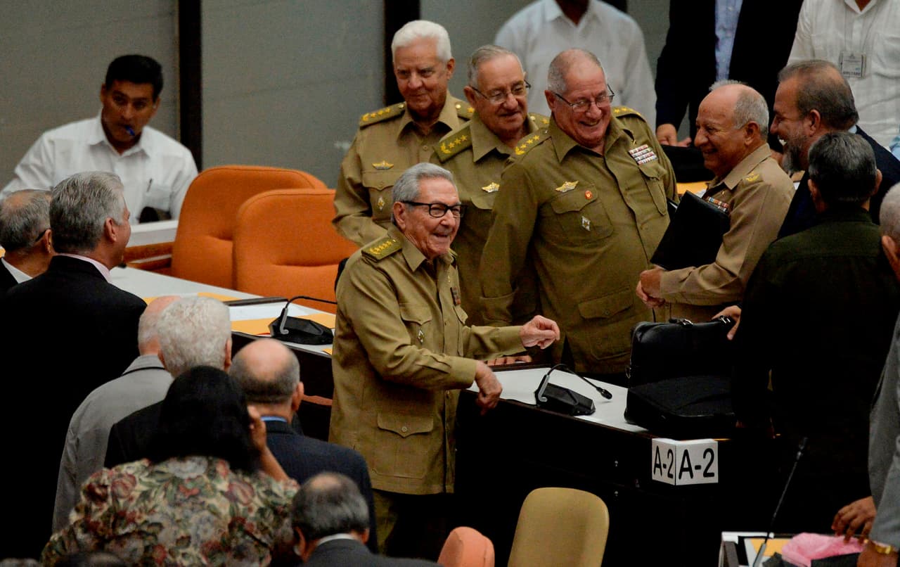 A quienes hacen parte de esta lista, que incluye a organizaciones terroristas, les son congelados sus bienes en EEUU y ninguna compañía o persona de EEUU puede llevar a cabo negocios o transacciones con estos. 
<br>