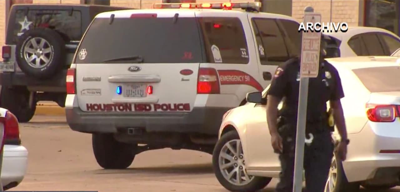Declaran culpable a adolescente que disparó y mató a un estudiante hispano en una escuela de Houston