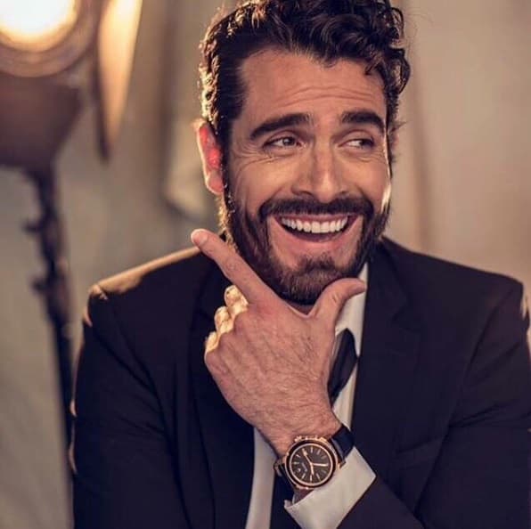 El galán Rafael Novoa nos sorprende cada noche en 'Bloque de Búsqueda' como el Coronel Hernán Martín.