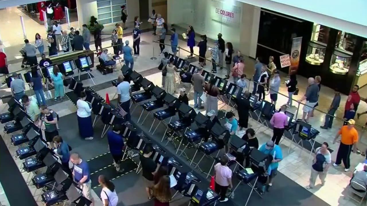 Inicia proceso de votación temprana en 6 estados mientras su porcentaje de aprobación iría a la baja.