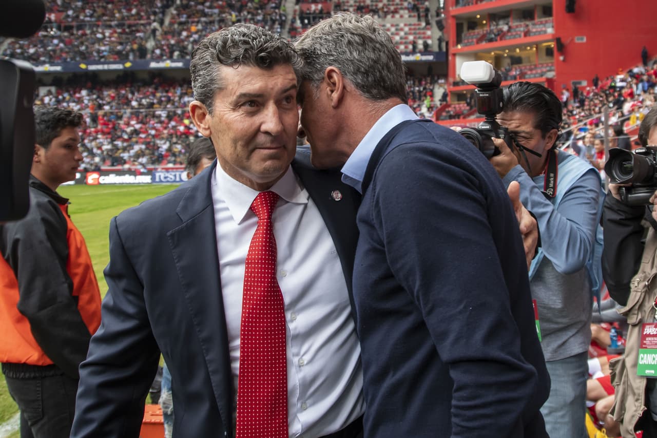 Así fue el saludo previo al juego entre José Manuel 'Chepo' de la Torre y José González 'Michel'.