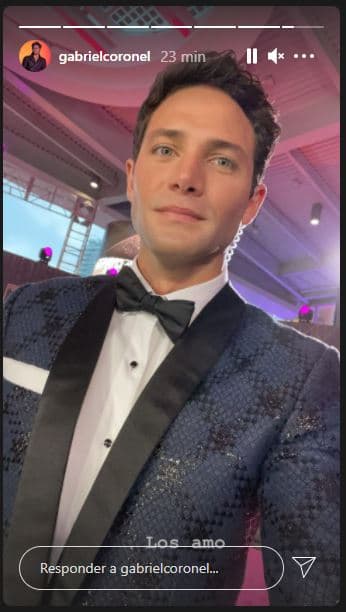 El actor, modelo y cantante venezolano de 34 años registró su llegada a Premio Lo Nuestro 2021 en su cuenta de Instagram.