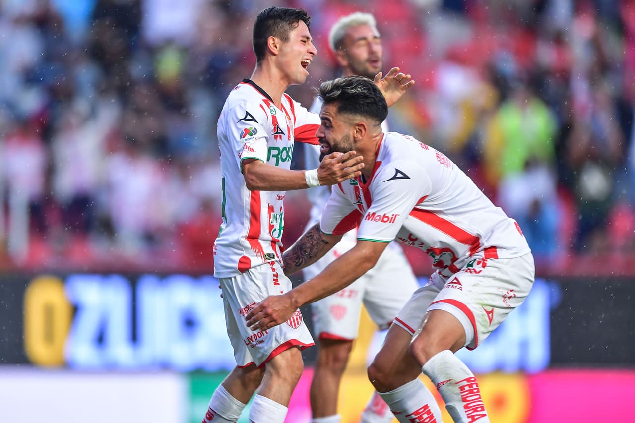 Necaxa toma rumbo en el Apertura 2022 y ahora le pegó a un Pachuca que ya suma tres partidos sin ganar en una descarga eléctrica que le vale para tres puntos muy importantes en el torneo gracias a los goles de Garnica y Giménez.