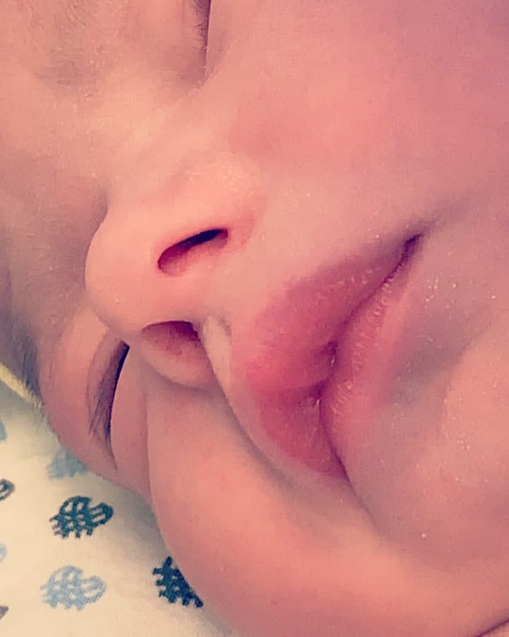 "Les presento a: Cristobal Ramones de La Mora... Gracias a todos, sus oraciones han sido vitales para que hayamos llegado a este día. Que Dios los bendiga", escribió Adal Ramones al pie de un pequeño clip.