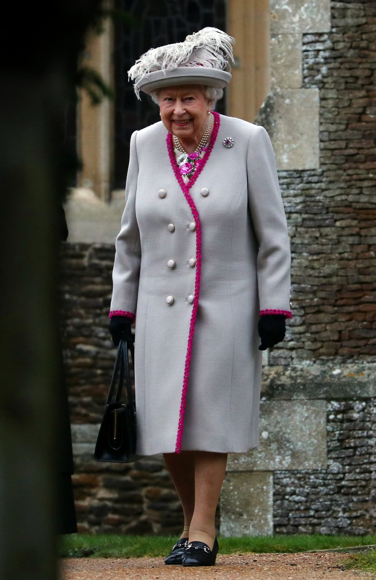 Como es tradición, Isabel II y su familia más cercana asistieron al servicio religioso en la iglesia ubicada en los terrenos de la residencia de Sandringham, donde la reina pasa todos los años las fiestas de fin de año.