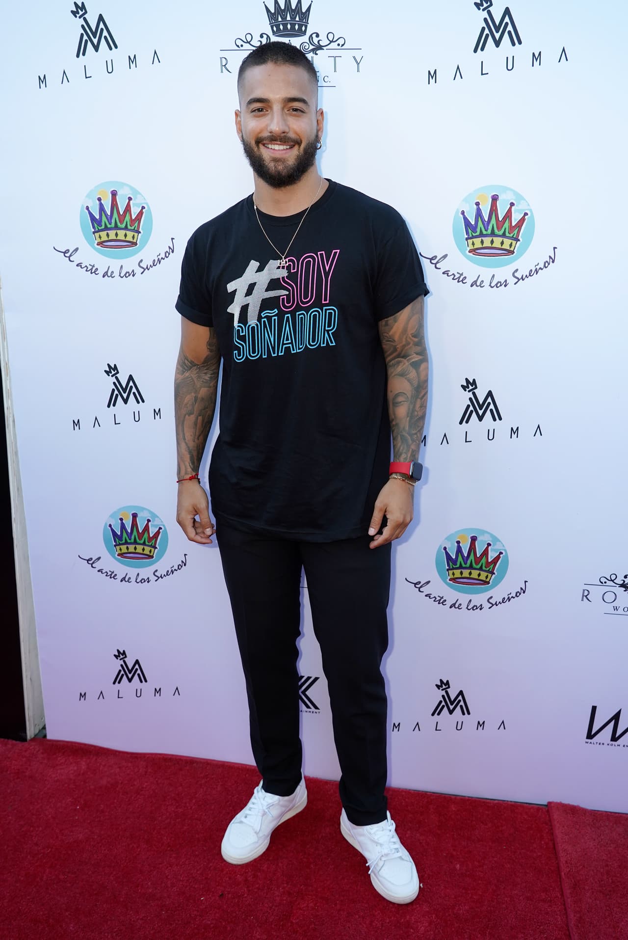 En julio de 2019 The Hollywood Reporter reportó que 
<b><a href="https://www.univision.com/famosos/maluma-debutara-en-hollywood-nada-mas-y-nada-menos-que-al-lado-de-jlo-fotos">Maluma debutaría en Hollywood</a></b> al lado de Jennifer López y 
<b><a href="https://www.univision.com/famosos/celebridades-que-se-conocian-desde-antes-de-ser-famosas-fotos">Owen Wilson</a></b> en la cinta 'Marry me'.