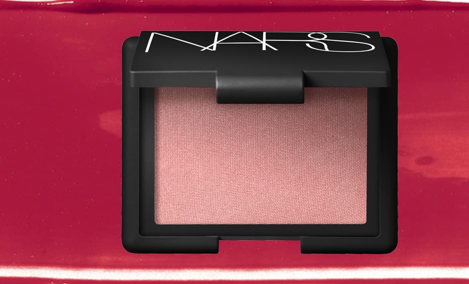 1. ORGASM, Nars, 
<a href="http://www.narscosmetics.com/USA/orgasm-collection">Nars</a>, $30 dólares | El blush 
<i>Orgasm</i> es especial porque es un producto de culto. Le va bien a todos los tonos de piel y simplemente es el color rosa, con brillo natural que disfrutan todas las mujeres. Después del blush, se sumaron a la colección de 
<i>Orgasm</i> otros productos como el iluminador, el lipgloss y la barra 
<a href="http://www.narscosmetics.com/USA/orgasm-collection"><i>The Multiple</i></a>. Pero no te limites también puedes disfrutar del tono 
<a href="http://www.narscosmetics.com/USA/super-orgasm-illuminator/0607845023395.html#start=8"><i>Super Orgasm.</i></a>
<br>