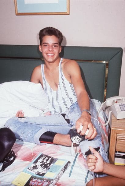 En 1988 (de cuando es esta imagen) parecía que lo tenía todo: fama, giras, conciertos y miles de fans, pero un año después Ricky dejó la banda y comenzó a buscar su camino.