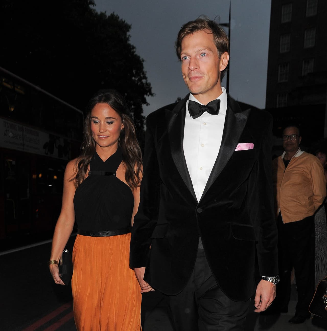 Bien dicen por ahí que "amor de lejos..."