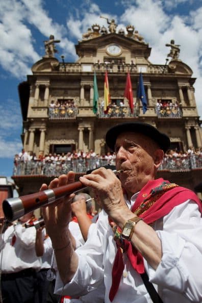 Este año habrá una especial vigilancia de los comportamientos sexistas durante el chupinazo, después de que en años precedentes hubiera casos de tocamientos abusos a mujeres.