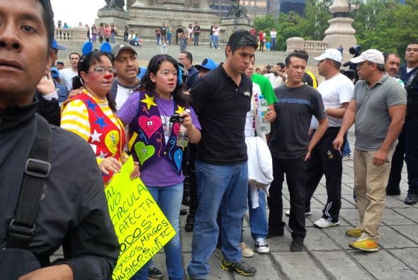 El punto, testigo frecuente de celebraciones por triunfos deportivos, esta vez presenció la disputa entre manifestantes y granaderos.