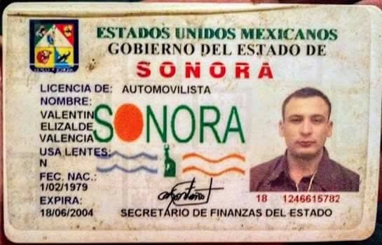 Los fans del 'Gallo de Oro' guardan todo tipo de recuerdo de él, como esta foto de su licencia de conducir del estado de Sonora.