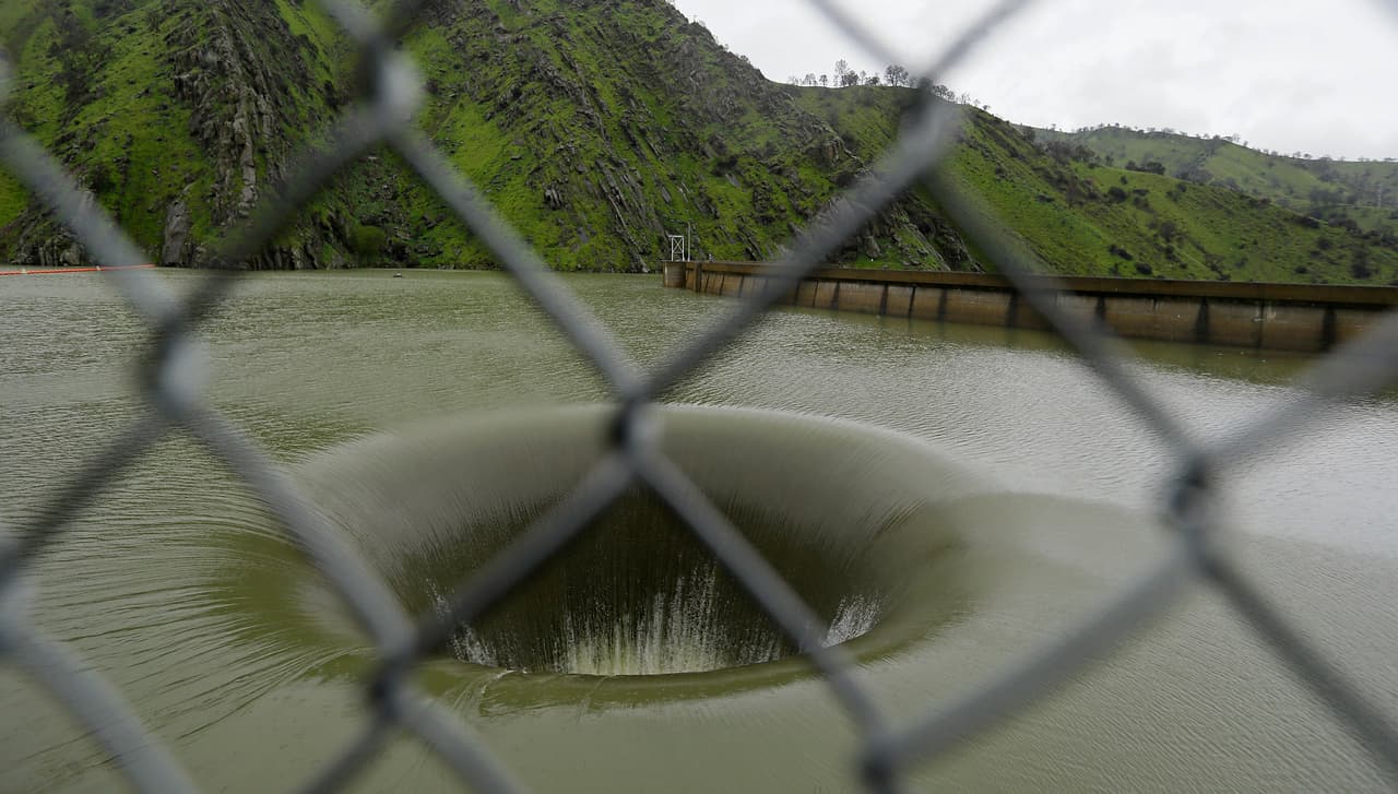 El ‘Hoyo Glorioso' de Monticello en California entra en funcionamiento por primera vez en 10 años