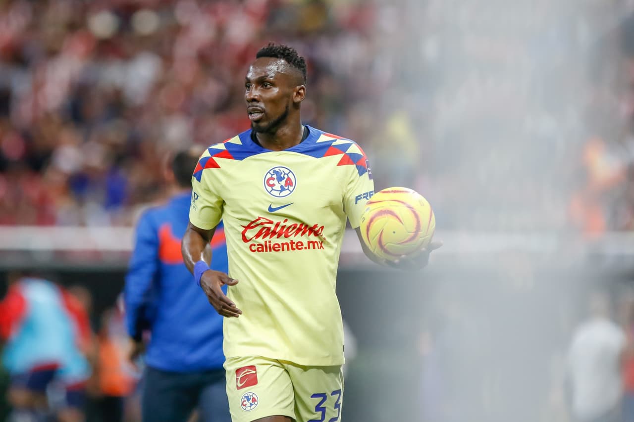 Quiñones revela porqué hizo seña de "hijos" a fans de Chivas