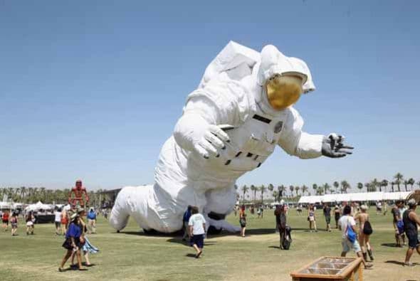 Escenarios llenos de tecnología, color y tramoyas, las estrellas de la música más coloridas y un clima envidiable hacen del Festival del Valle de Indio un experiencia que vale la pena repetir. ¿Vienes al segundo fin de semana de Coachella? ¿Quieres ver más fotos ?: