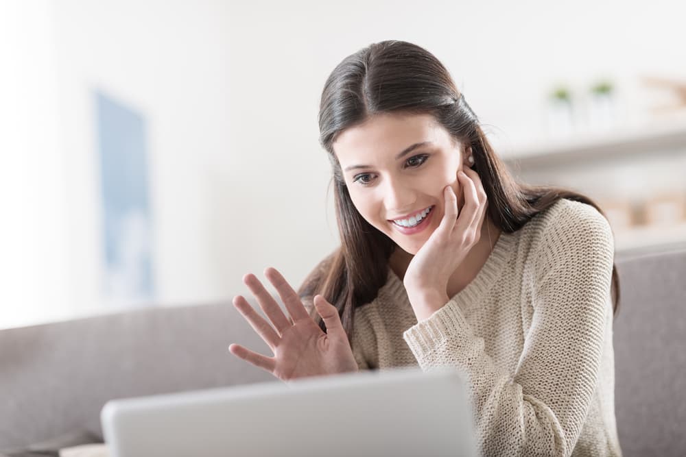 <b>Géminis</b>
<br>
<b>Amplía tu red de contactos sociales</b>
<br>Saldrás del hueco emocional en la medida que amplíes tu red de contactos sociales, ya bien sea en medios como Facebook u otros, pero ¡ojo! Sé selectivo y no intercambies con personas derrotistas y negativas que lejos de ayudarte te empeorarán.