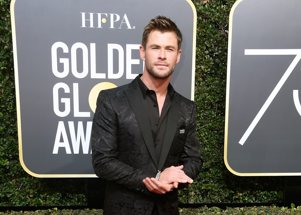 Chris Hemsworth, el protagonista de 'Thor' y esposo de la española Elsa Pataki, fue de negro riguroso, aunque en su caso sin corbata ni pajarita.