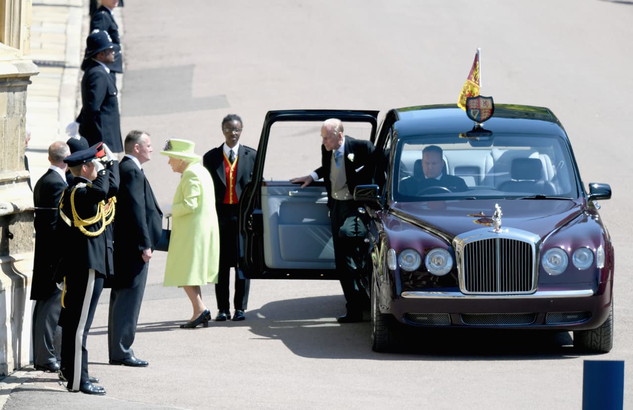 La reina Isabel II y el príncipe Felipe de Edimburgo acudieron juntos a la boda de su nieto.