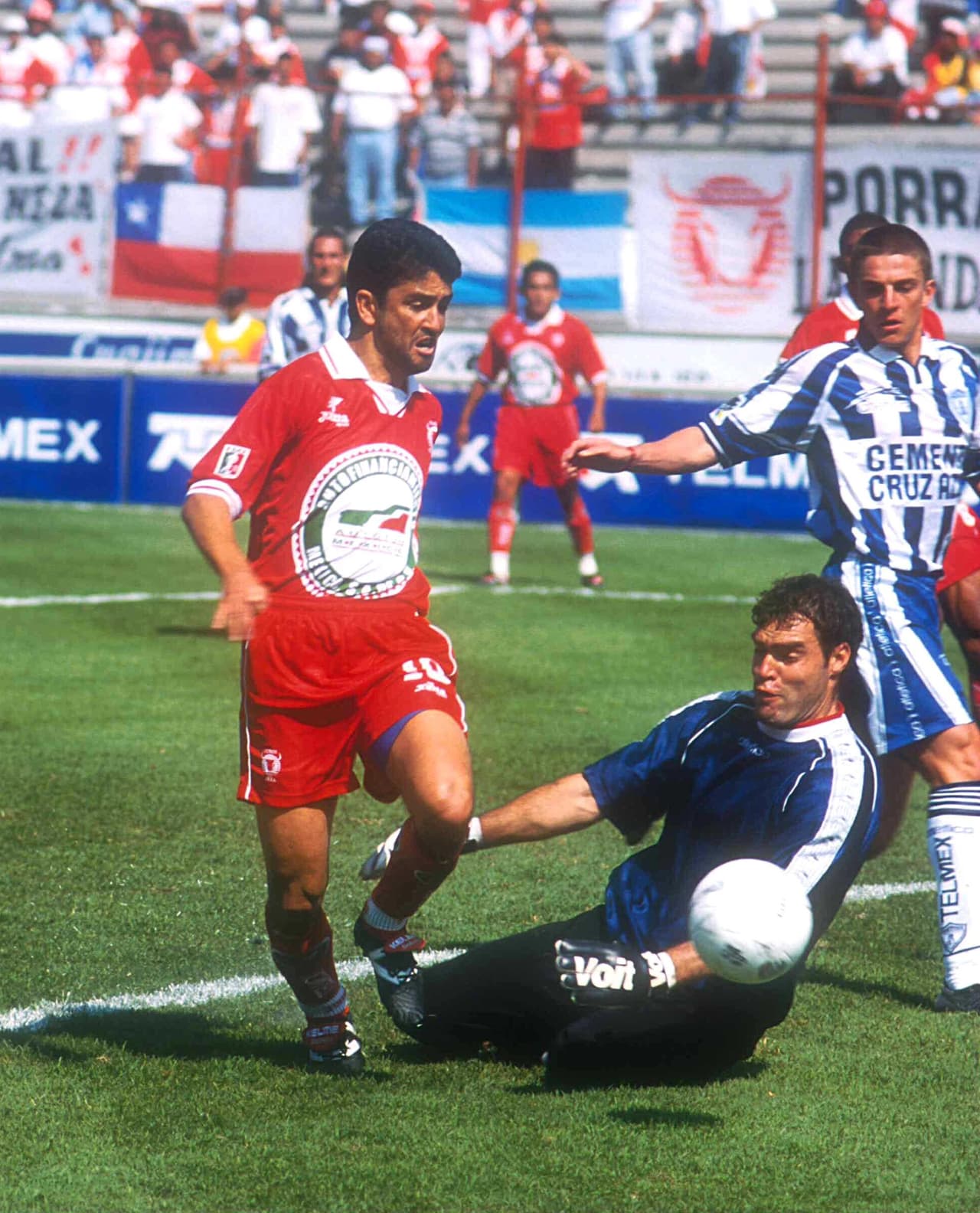 Con Toros Neza en 1999 no le fue tan bien: metió dos goles en ocho partidos.