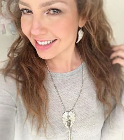 "Este disco tiene ese elemento pérdida, pero de recuperarte de una forma en que liberas a los cuatro vientos los sentimientos. Entonces, es de mucha sanación y me ha ayudado el explorar mis sentimientos a través de cada canción.", puntualizó la intérprete de 'Piel morena'.