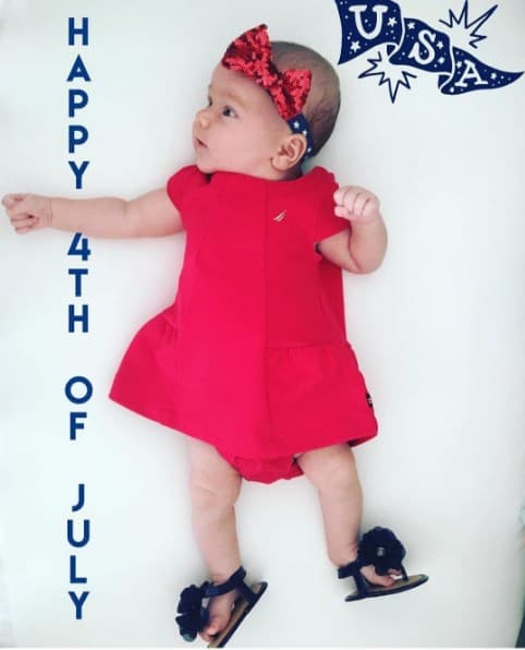 ¡Preciosa! El primer 4 de Julio de Baby Alana.