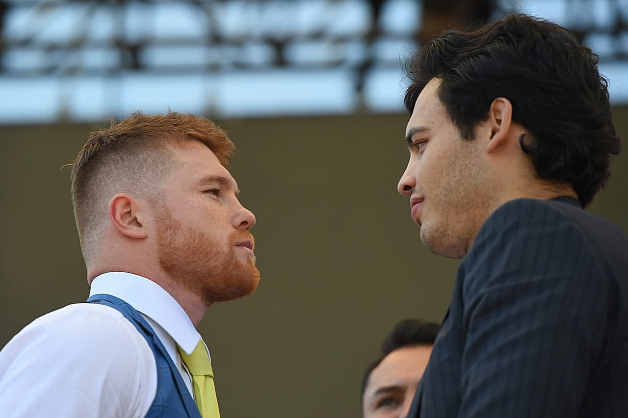 5- Con menos alcance que Chávez Jr., Saúl deberá aprovechar su buen boxeo en corto y su
<i>timing</i> para entrar y salir de la distancia de su rival. Ambos los maneja de gran manera, cerrando espacios y caminado sus perfiles, y si Julio cae en su ritmo puede incluso terminar la pelea antes de los 12 asaltos a los que está pactada la contienda.
<br>