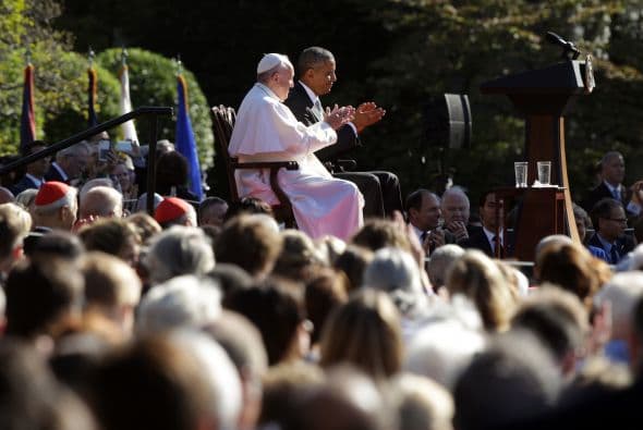 Aplausos de los dos en el acto.