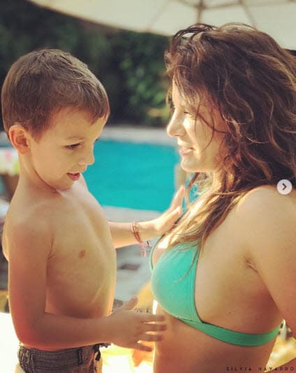 La actriz se tomó algunos días de descanso y disfruto del sol junto a su pequeño.