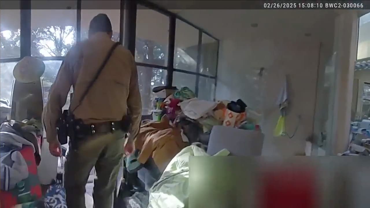 Arakawa, de 65 años, falleció días antes que Hackman por síndrome pulmonar por hantavirus, una infección rara transmitida por roedores a través de fluidos corporales.