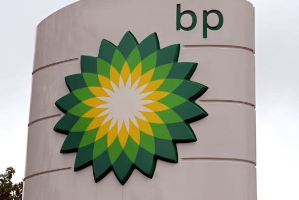 Los ingenieros estaban perforando seis a nueve metros (20 o 30 pies) a la vez, y luego hacían una pausa para asegurarse de que estaban todavía en la dirección correcta para atajar el pozo dañado.