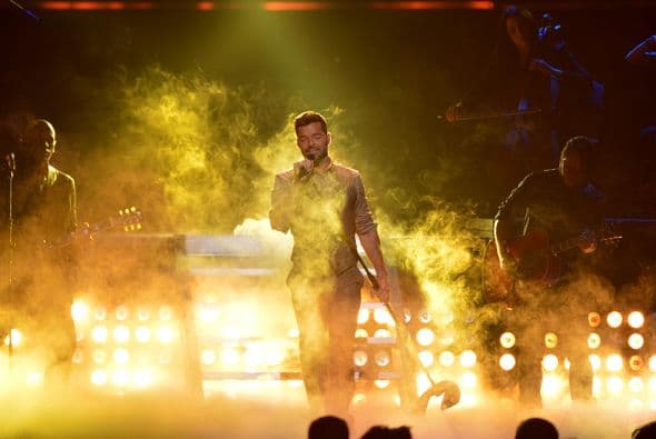 Su potente voz retumbó por todo el lugar.