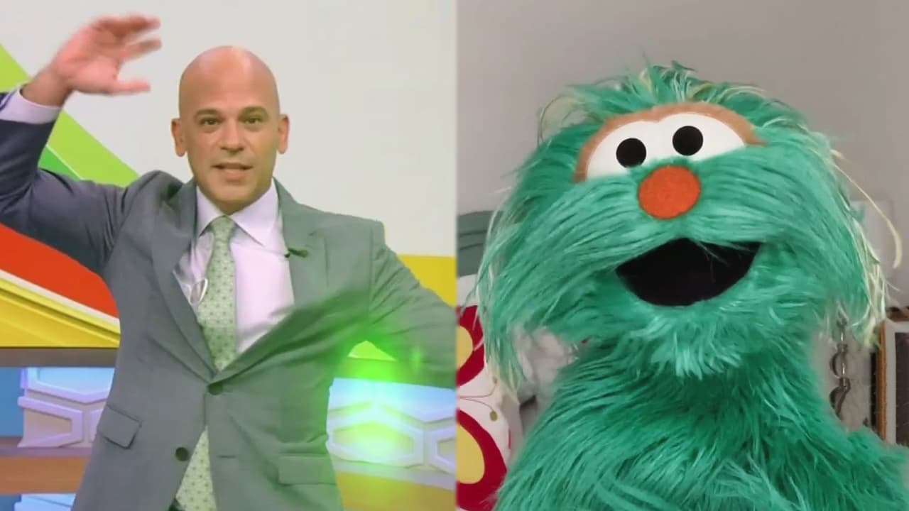 Alguien más que lo consultó fue 
<a href="https://www.univision.com/shows/despierta-america/rosita-de-sesame-street-puso-a-dr-juan-a-bailar-para-combatir-la-tristeza-de-no-poder-salir-por-la-pandemia-video">Rosita, de Sesame Street</a>, quien también lo puso a bailar para evitar la tensión de estos días.