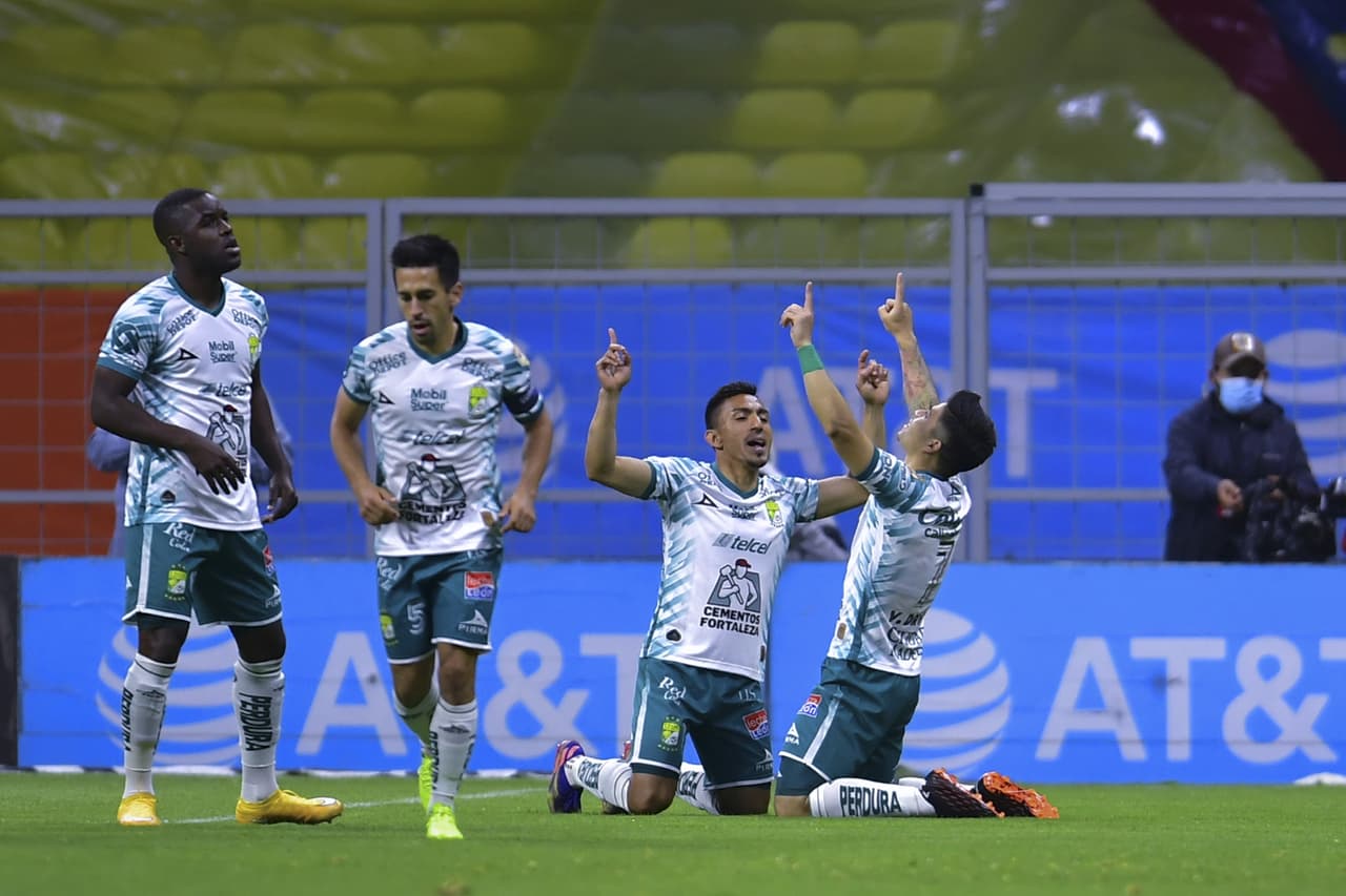 Víctor Dávila (1’) marcó a segundos de haber iniciado el cotejo, pero la ventaja no duró; Henry Martín hizo el empate a los 6’. Al 58’ Aguilera falló desde los once pasos. En sus siguientes compromisos, América visitará al Guadalajara en duelo de la J11 y León hará lo propio con el Monterrey, en duelo pendiente de la J3.