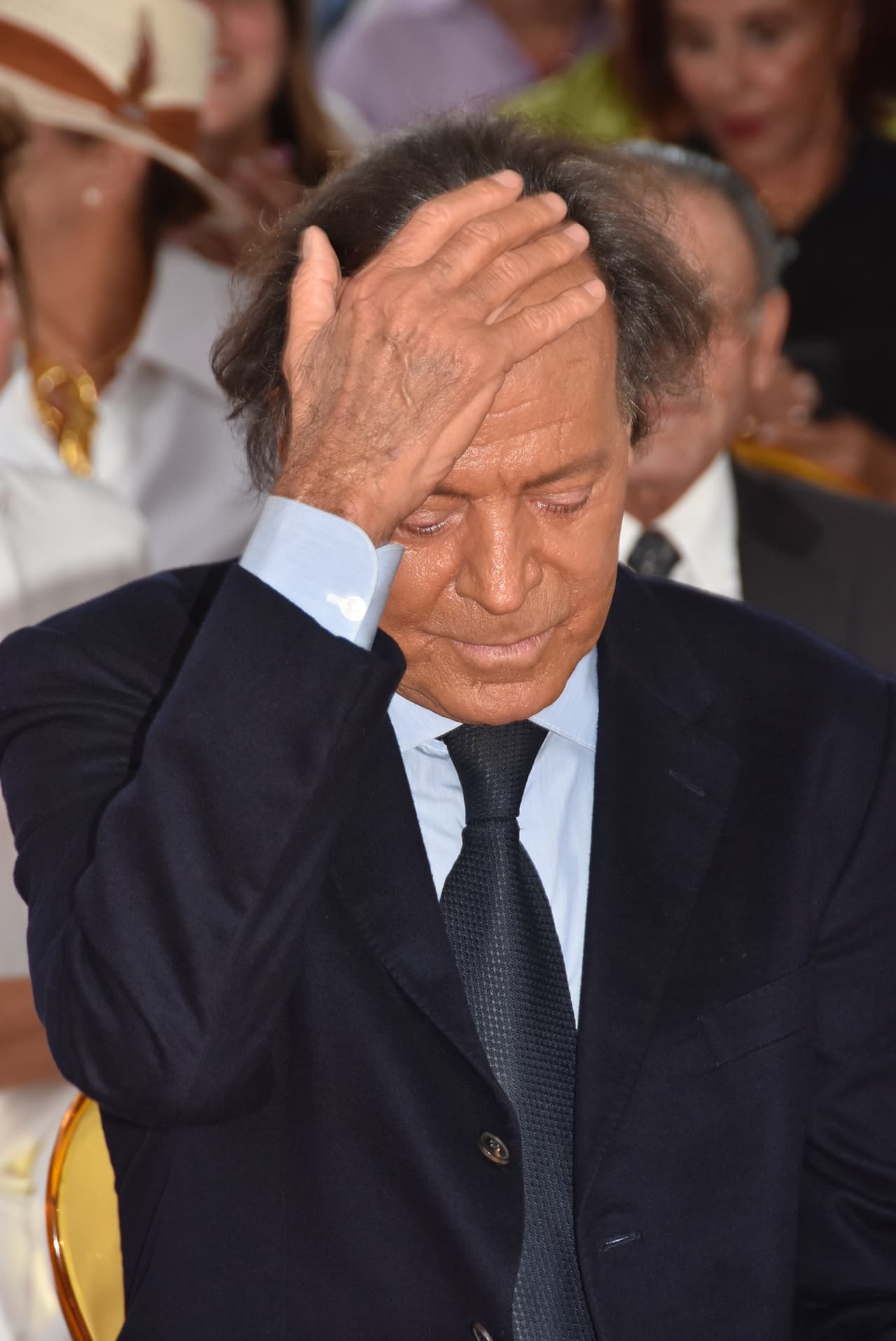 Es el único artista extranjero en tener el China's Golden Record Award (la máxima distinción musical) por ser el artista extranjero que más discos ha vendido en China.