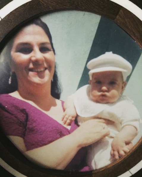 "Con Doña Irma, unos meses después de que me trajo a este mundo" (Febrero 5, 2017)