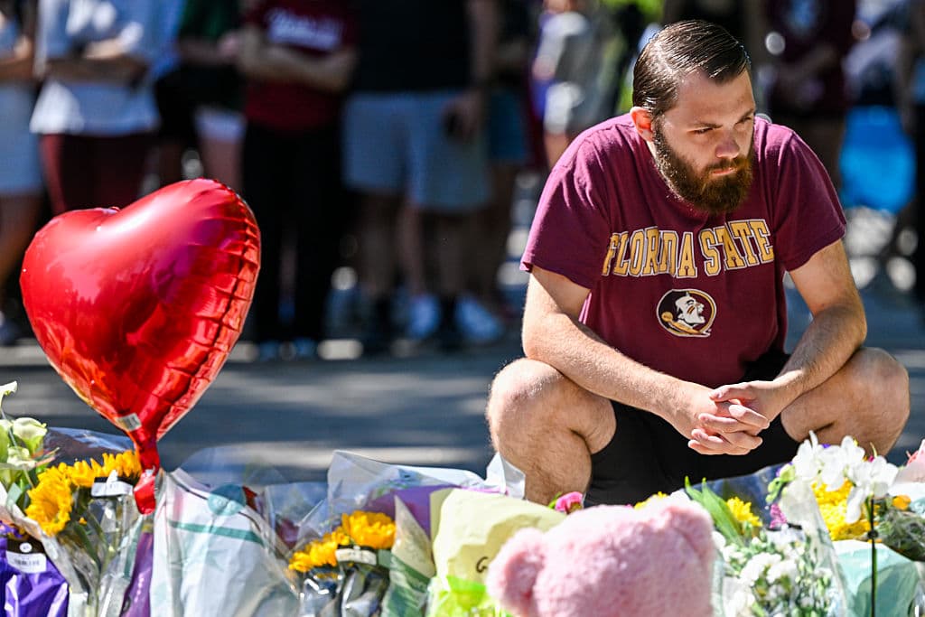 <b>Procesamiento emocional lento: </b>Algunos estudiantes, como Brooke Poppe, mencionaron que aún no procesan completamente lo ocurrido, lo que refleja un duelo en curso, marcado por el shock y la incredulidad.